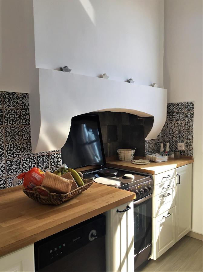 Villa Miranda Chalki Town Bagian luar foto